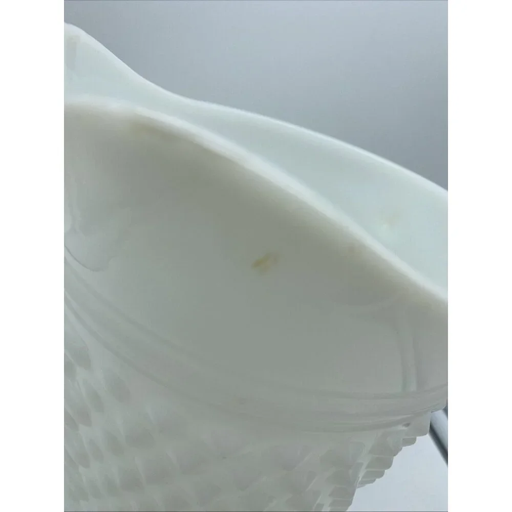 Unmarked unbranded milk